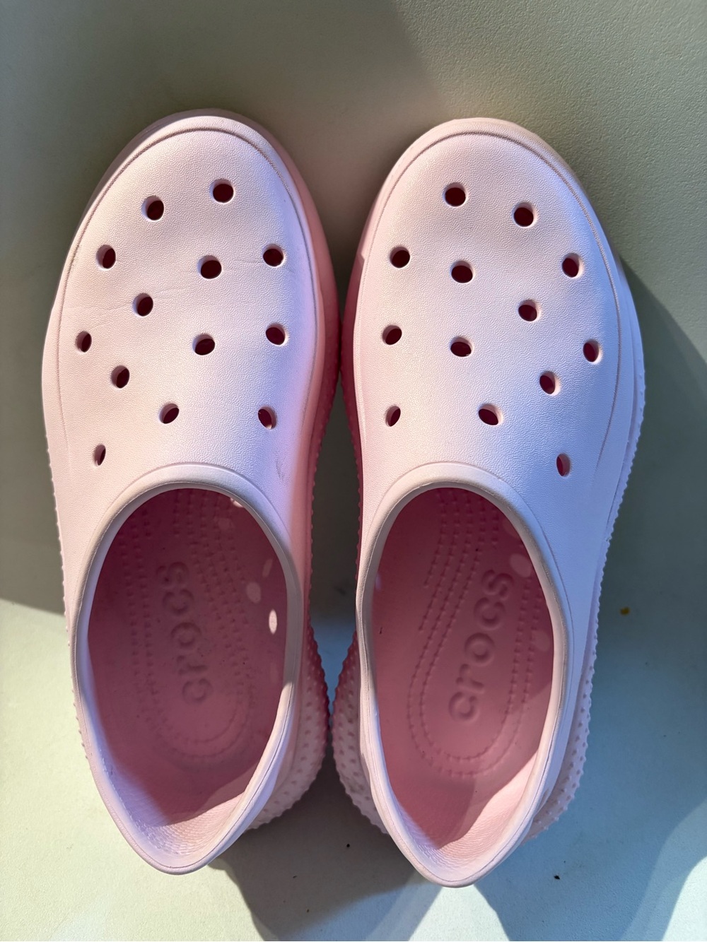 CROCS ' Bubblegum Pink Classic Clog SZ 5-7